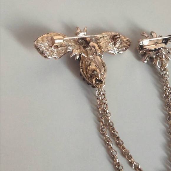 Luxe vintage  rhinestone and chain bee design brooch - Picture 6 of 6